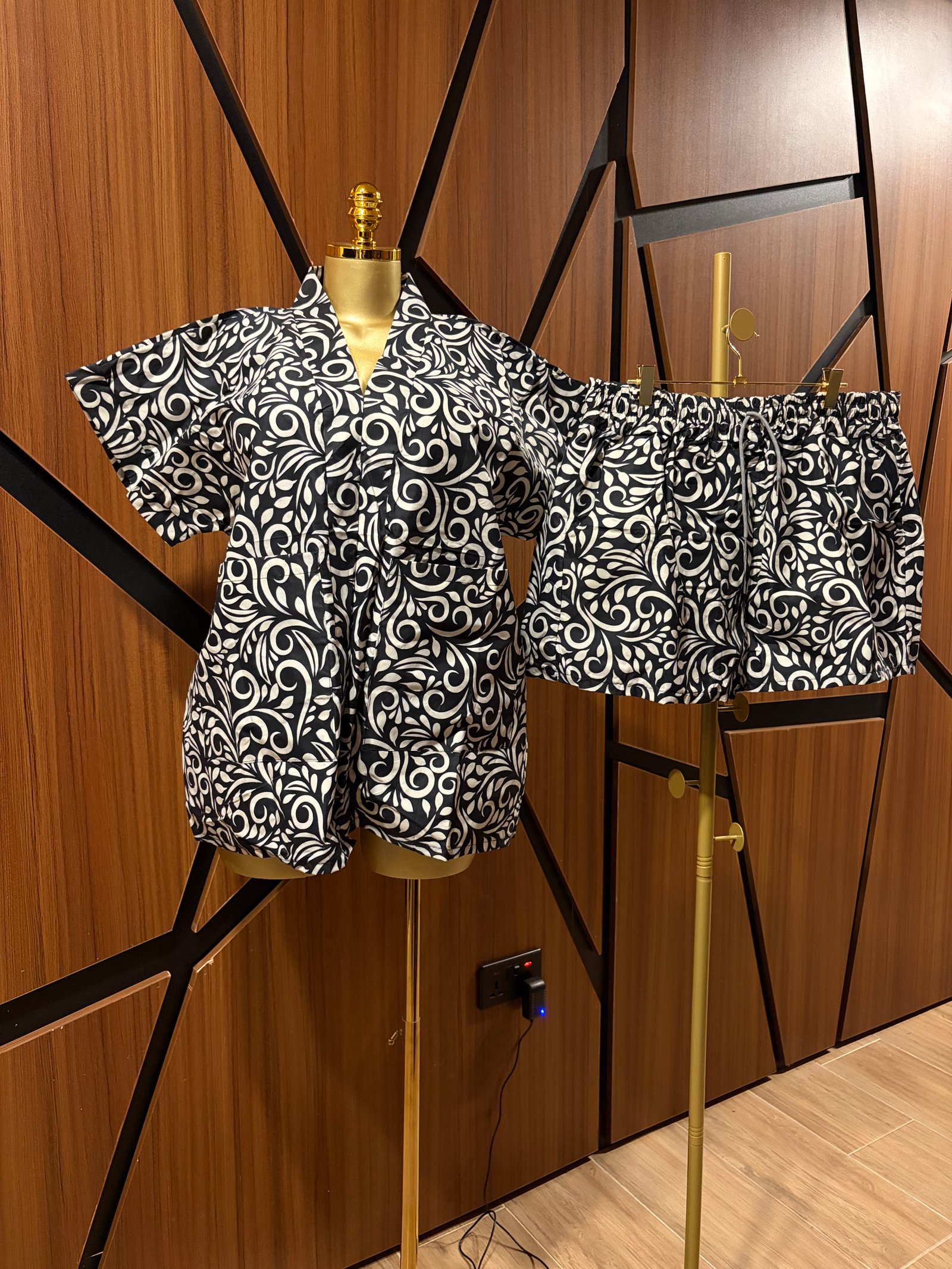 2 piece Shorts and top with box pockets A0072