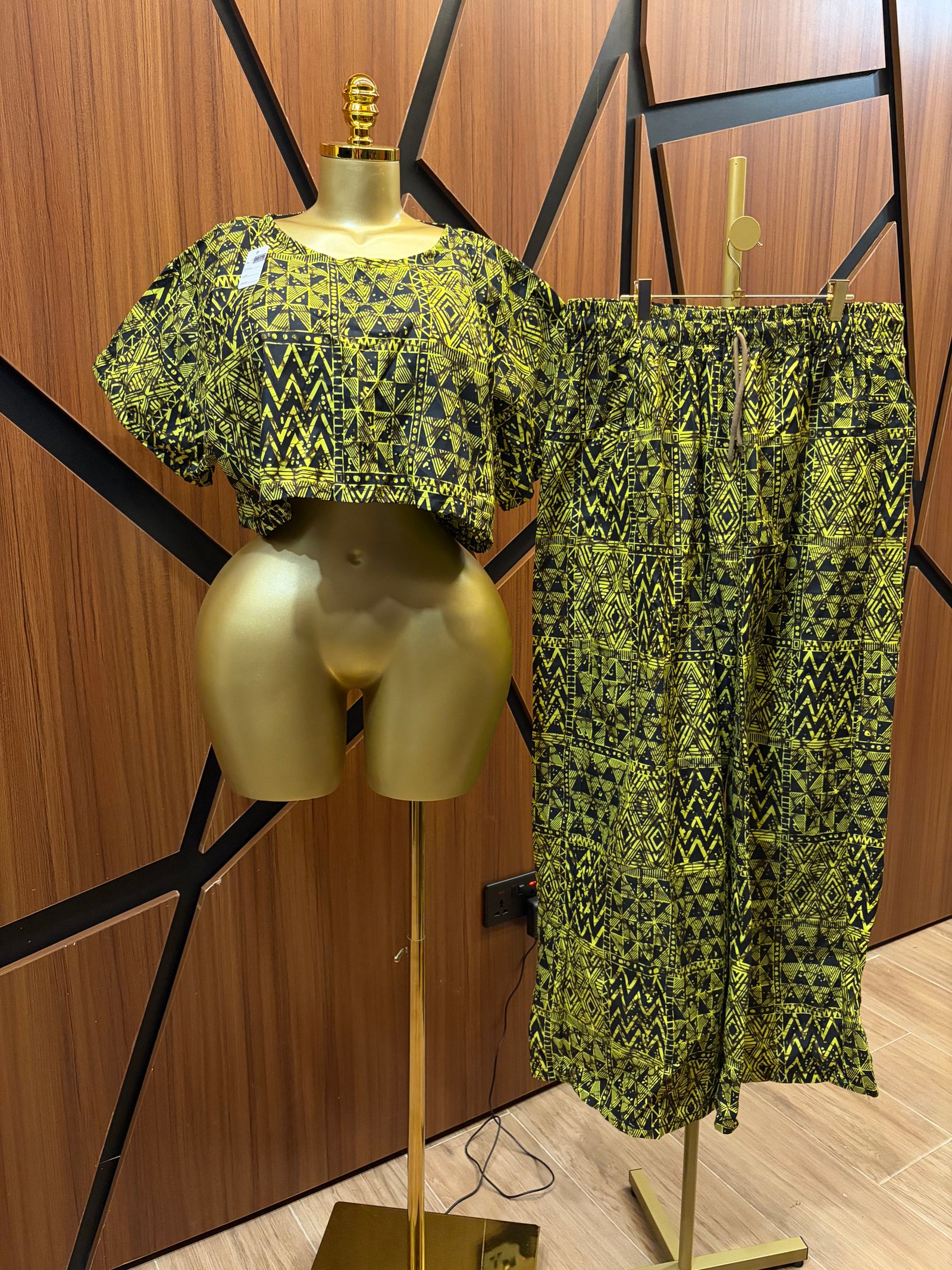 2 piece Crop Top with Trousers A0079